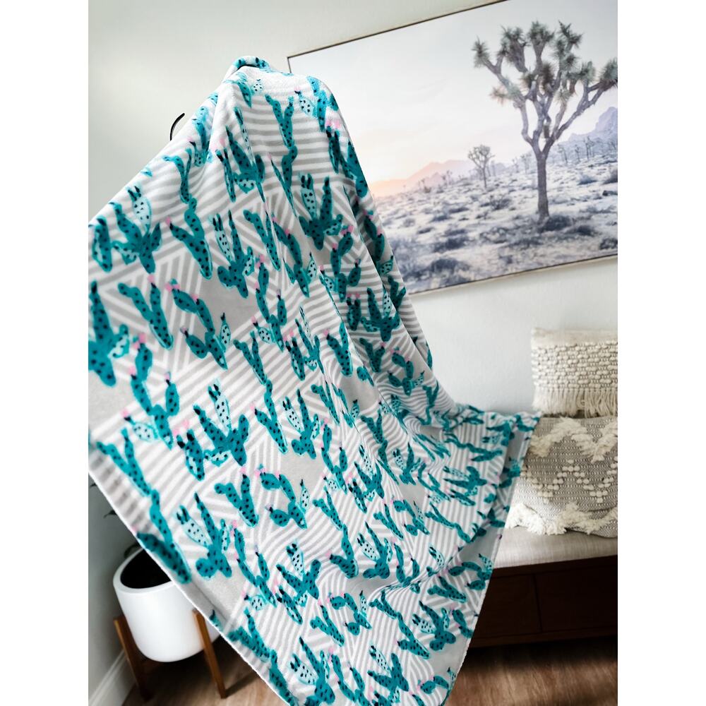 New plush oversized cactus throw blanket boho plant lover - Picture 2 of 5